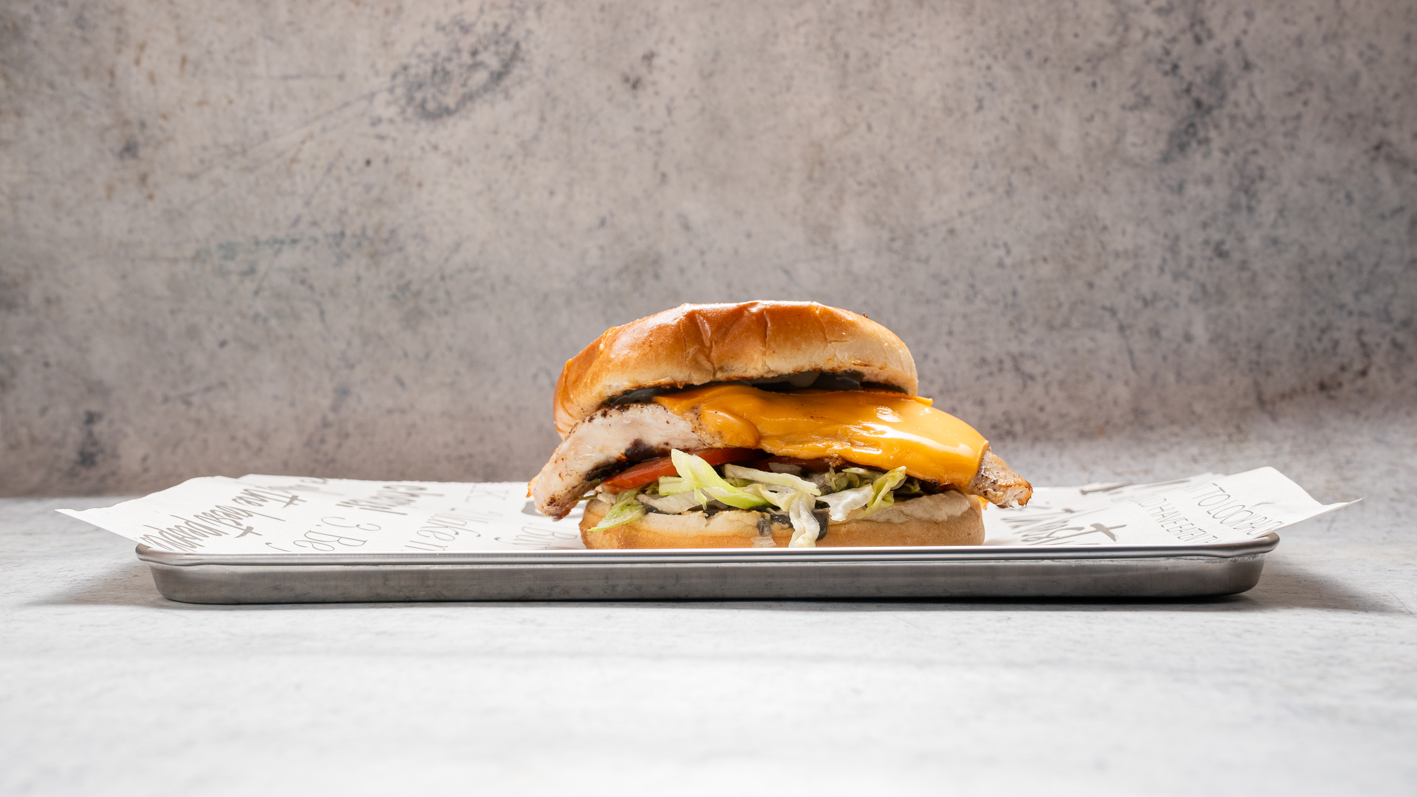 Csirkeburger, 2390 forint.