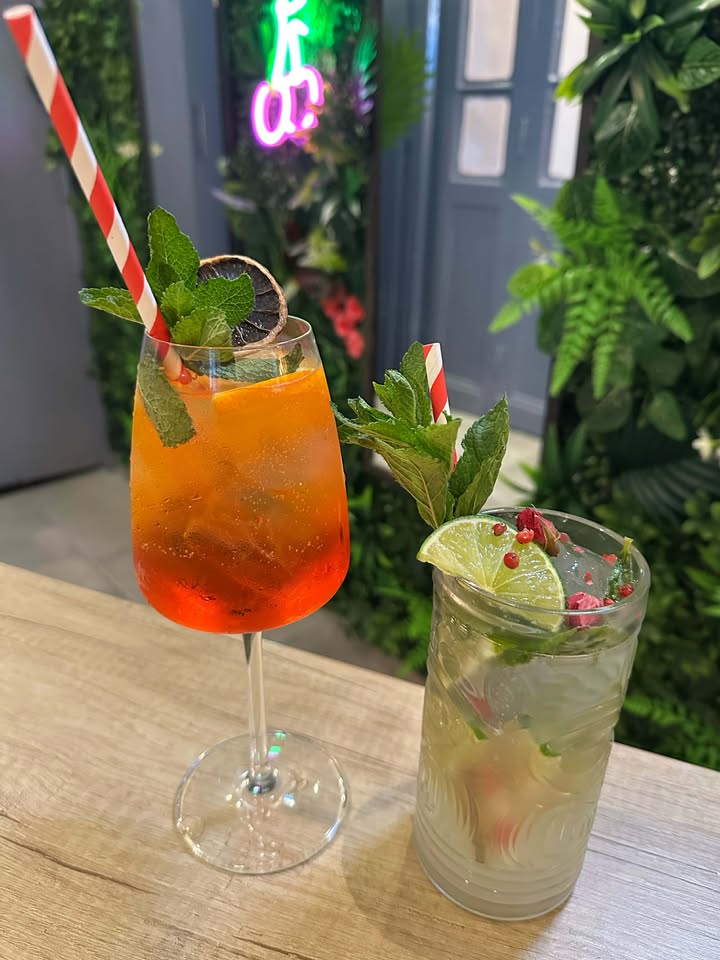 Aperol Spritz naranccsal és mojito